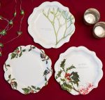 Papierové taniere Botanical Christmas sú úžasným vianočným doplnkom. Ušetrite si čas a ruky a servírujte jedlo počas svojich osláv na týchto krásnych papierových tanieroch.